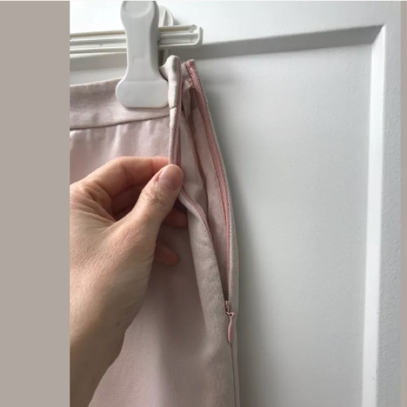 Banana Republic Women’s Blush Pink Mini Skirt 4 - Picture 3 of 8